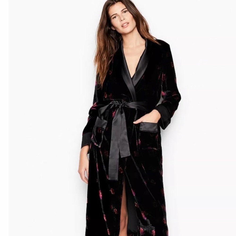 Victoria’s Secret Robe - Picture 2 of 6